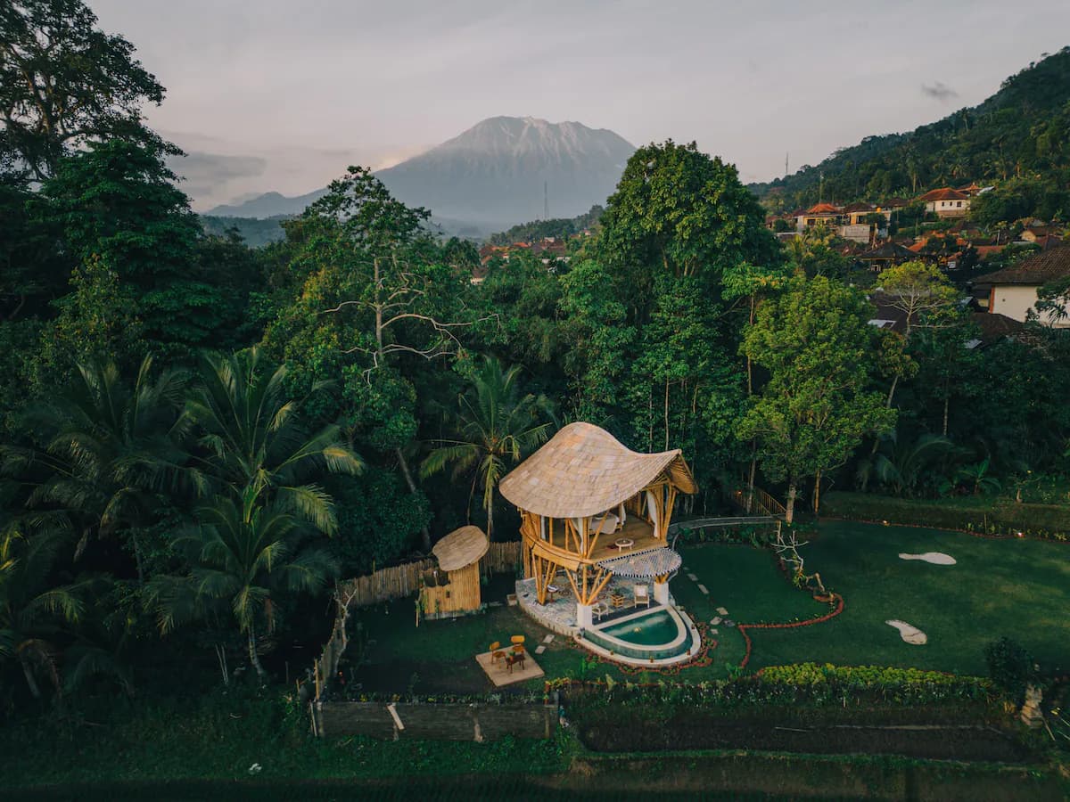 A bamboo villa in the heart of Sidemen